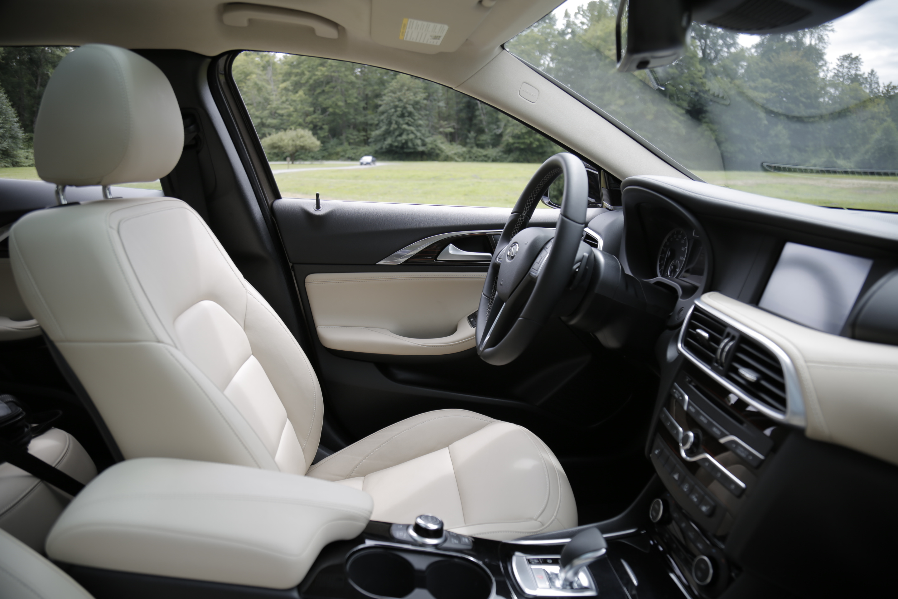 Infiniti qx30 салон